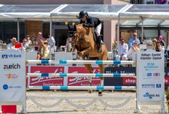 Irma Karlsson (SWE) und Balahe mit Start-Ziel-Sieg im EY-Cup